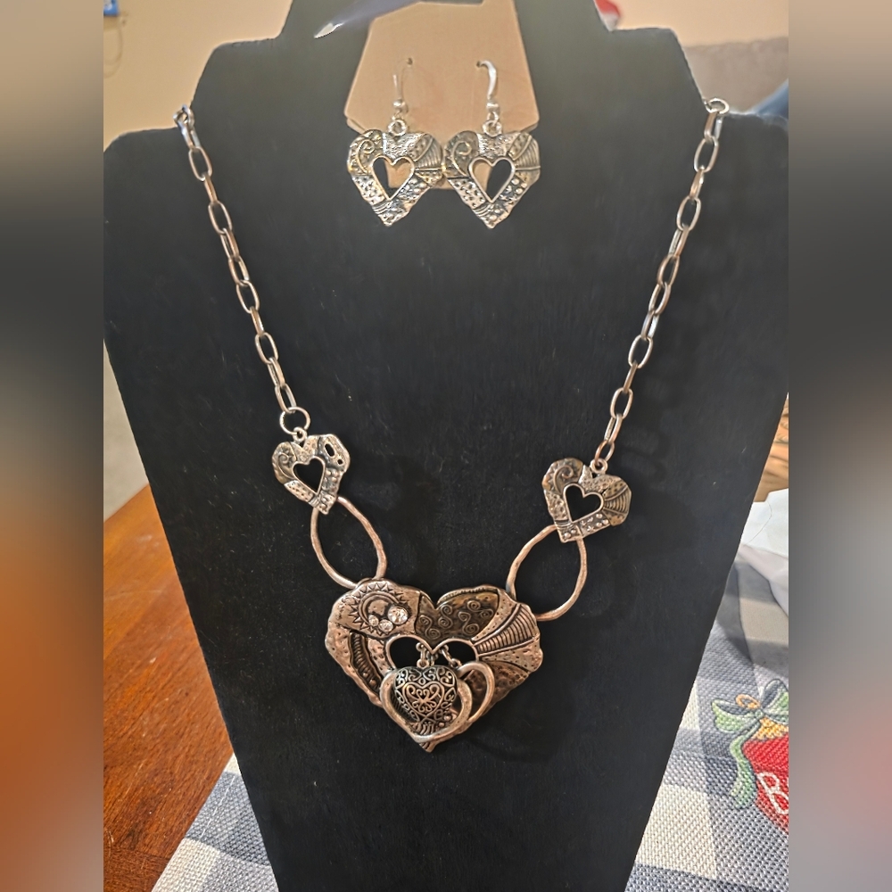 Vintage Heart Pendant Necklace and Earring Set - Picture 2 of 12